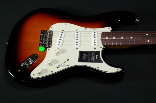 Fender Vintera II 60s Stratocaster, Rosewood Fingerboard, 3-Color Sunburst 927