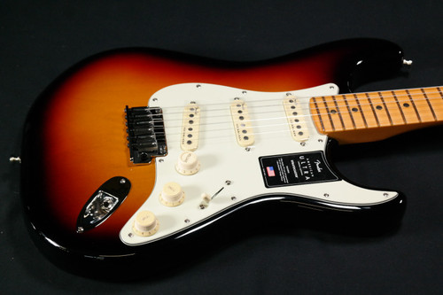 Fender American Ultra Stratocaster - Maple Fingerboard - Ultraburst - 091