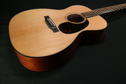 Martin 000-18 Modern Deluxe Acoustic Guitar - Natural 937