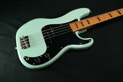 Squier Limited-Edition Classic Vibe '70s Precision Bass Surf Green 243