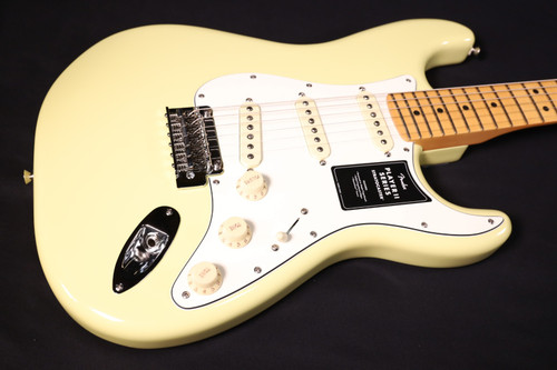 Fender Player II Stratocaster Maple Fingerboard Hialeah Yellow - 140512561 561