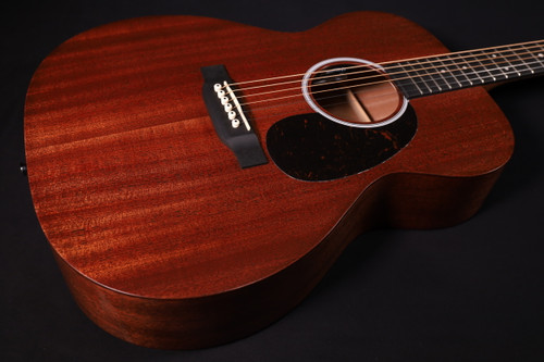 Martin Guitar Road Series 000-10E Acoustic-Electric Guitar with Gig Bag, Sapele Wood Construction, 000-14 Fret and Performing Artist Neck Shape with High-Performance Taper 918