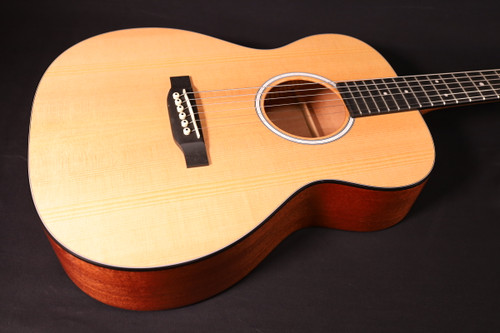 Martin Guitar 000Jr-10 Junior Acoustic Guitar with Gig Bag, Sitka