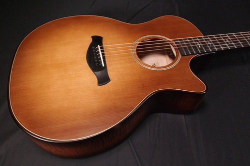 Taylor 614ce Builder's Edition V-Class - Wild Honey Burst - 013