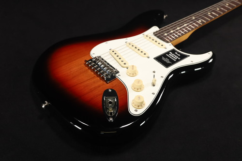 Fender Player II Stratocaster Rosewood Fingerboard 3-Color Sunburst 229 Fender Player II Stratocaster Rosewood Fingerboard 3-Color Sunburst 229