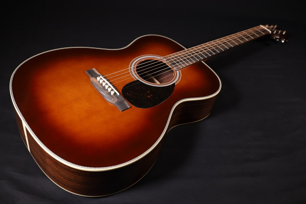 Martin OM-28 Ambertone Spruce Dreadnought Standard Series Acoustic Guitar  10Y18OM28AMBERTONE 286
