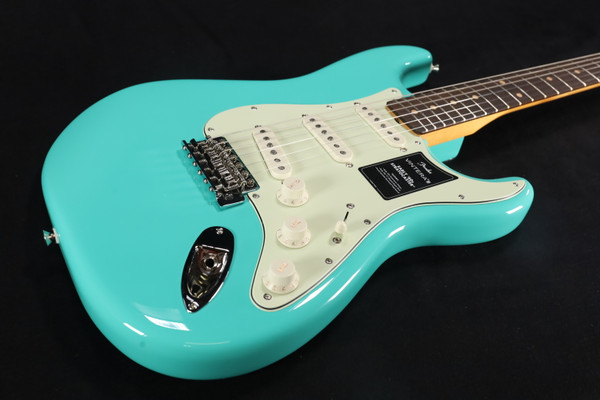 Fender Vintera III Early '60s Stratocaster, Rosewood Fingerboard - Seafoam Green 038