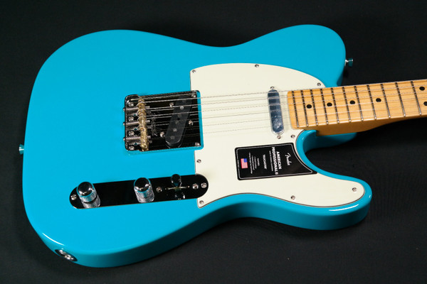 Fender American Professional II Telecaster - Maple Fingerboard - Miami Blue 446