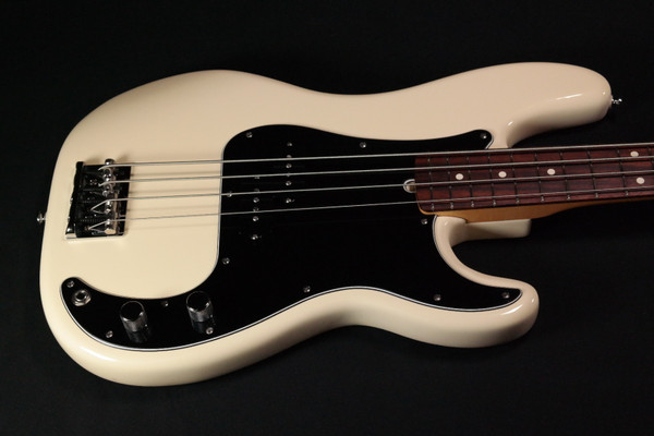Fender American Professional Precision Bass - 2017  - Rosewood Fretboard - Olympic White - With Case- Used - 284
