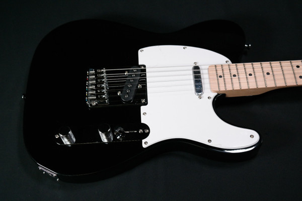 Squier Sonic Telecaster - Maple Fingerboard - White Pickguard - Black - 870