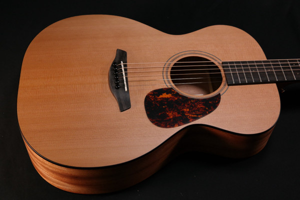 Furch Blue OM-CM Orchestra Model (Cedar/Mahog) With Gig Bag