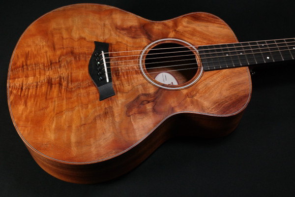 TAYLOR GS Mini-e Koa,Hawaiian Koa Top,Layered Koa Back and Sides,Sapele Neck,West African Crelicam Ebony Fretboard,ES-B Electronics,Non-cutaway - USED - 161