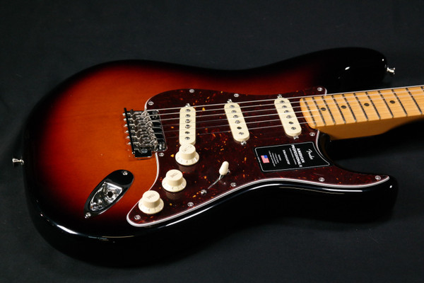 Fender American Professional II Stratocaster - Maple Fingerboard - 3-Color Sunburst - 379