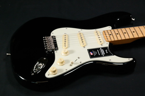 Fender American Professional II Stratocaster - Maple Fingerboard - Black - 055