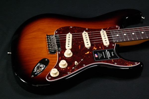 Fender American Professional II Stratocaster - Rosewood Fingerboard - 3-Color Sunburst - 824