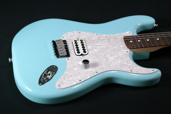 Fender Limited Edition Tom Delonge Stratocaster, Rosewood Fingerboard, Daphne Blue 082