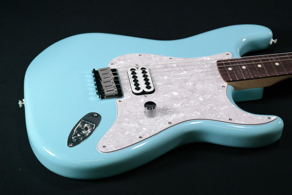 Fender Limited Edition Tom Delonge Stratocaster, Rosewood Fingerboard, Daphne Blue 765