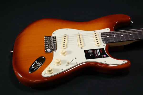 Fender American Performer Stratocaster - Rosewood Fingerboard - Honey Burst 014