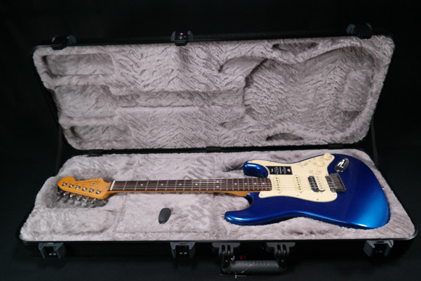Fender American Ultra Stratocaster HSS - Rosewood Fingerboard - Cobra