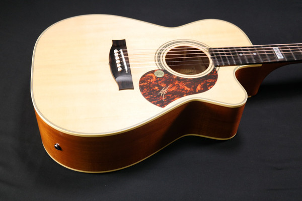 Maton EBG808TEC Cutaway Tommy Emmanuel Signature Model 310