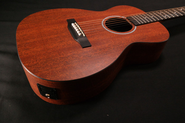 Martin Guitar X Series 0-X1E Acoustic-Electric Guitar with Gig Bag, Mahogany Pattern High-Pressure Laminate, 0-14 Fret, Performing Artist Neck Shape 826