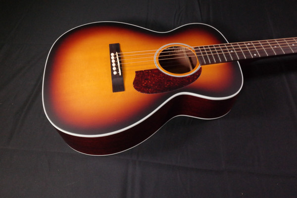 Guild M-40E Troubadour ATB -  Concert Spruce & Mahogany LR Baggs - Antique Burst Satin USED