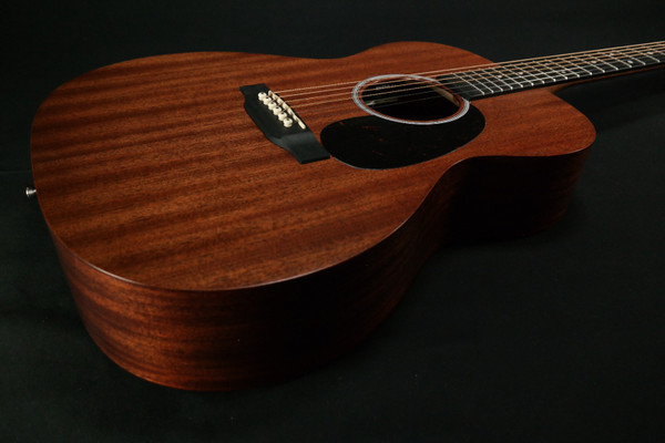 Martin Guitar Road Series 000-10E Acoustic-Electric Guitar with Gig Bag, Sapele Wood Construction, 000-14 Fret and Performing Artist Neck Shape with High-Performance Taper 692