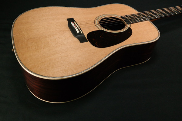 Martin Guitar D-28E Modern Deluxe Acoustic-Electric Guitar with Hardshell Gig Case, Sitka Spruce and East Indian Rosewood Construction, D-14 Fret and Vintage Deluxe Neck Shape 109