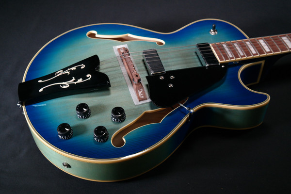 Ibanez GB10EMJBB George Benson Signature 6str Hollow Body Electric Guitar - Jet Blue Burst 432