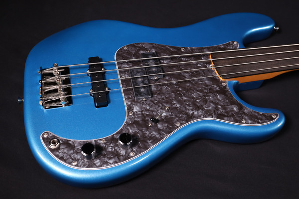 Fender Tony Franklin Fretless Precision Bass - Ebony Fingerboard - Lake Placid Blue 179