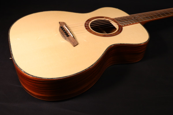 Furch Red Pure OM-LC Alpine Spruce with Cocobolo Back and Sides Natural with Hardcase 356