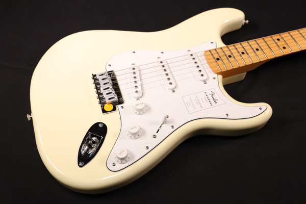 Fender Standard Stratocaster Maple Fingerboard White Pickguard Olympic White 755