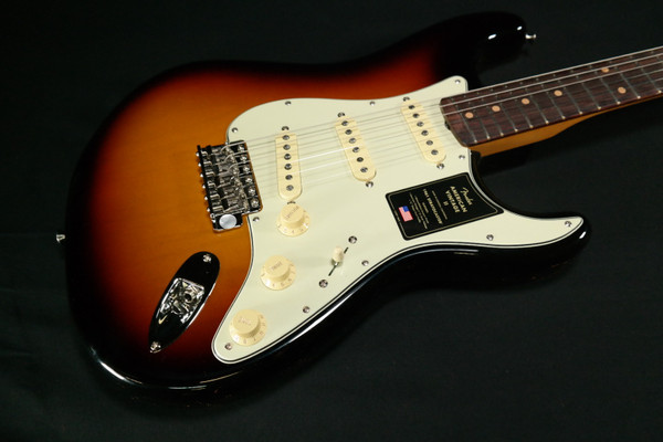 Fender American Vintage II 1961 Stratocaster - Rosewood Fingerboard - 3-Color Sunburst 101