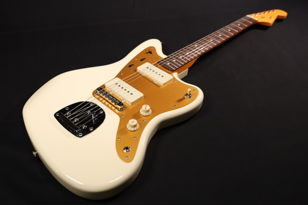 Squier J Mascis Jazzmaster Laurel Fingerboard Gold Anodized Pickguard Vintage White 088 Squier J Mascis Jazzmaster Laurel Fingerboard Gold Anodized Pickguard Vintage White 088