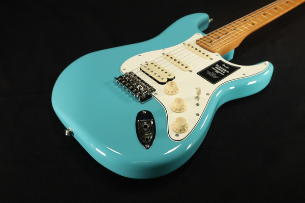 Fender Player II Stratocaster HSS Maple Fingerboard Aquatone Blue 317 Fender Player II Stratocaster HSS Maple Fingerboard Aquatone Blue 317