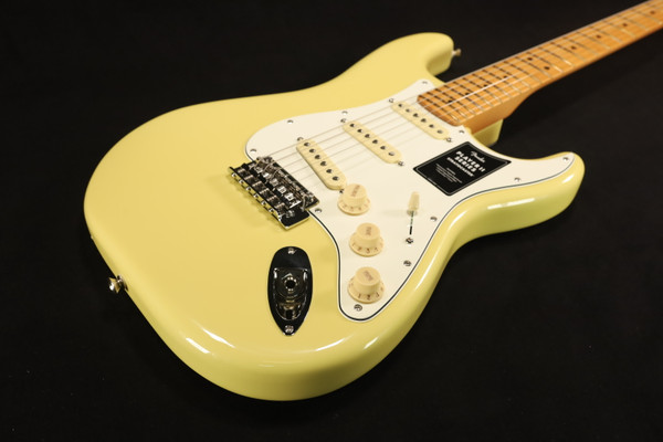 Fender Player II Stratocaster Maple Fingerboard Hialeah Yellow 205 Fender Player II Stratocaster Maple Fingerboard Hialeah Yellow 205