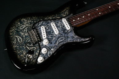 週末セール！Fender homage black stratcaster 2021 Fender Limited Edition MIJ Japan Stratocaster Noir