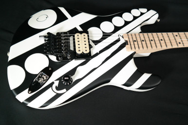 ギター EVH Striped Series Circles White & Black EVH Striped Series Circles Electric Guitar, White and Black 357