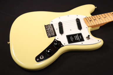 Fender Player II Mustang Maple Fingerboard Hialeah Yellow 565