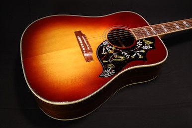 gibson hummingbird tobacco burst select Sitka spruce top are more than capable of nailing down the rhythm in the hands of a rock and roll sideman or accompanying the most nuanced performance under the fingers of todays alternative singer The Acoustic - The vintage