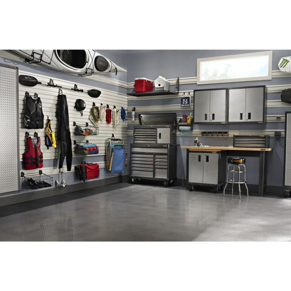 Gladiator® 30" (76.2 cm) Solid Shelf GAWA30SFRG