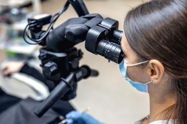10 Essential Features to Consider When Buying a Surgical Microscope