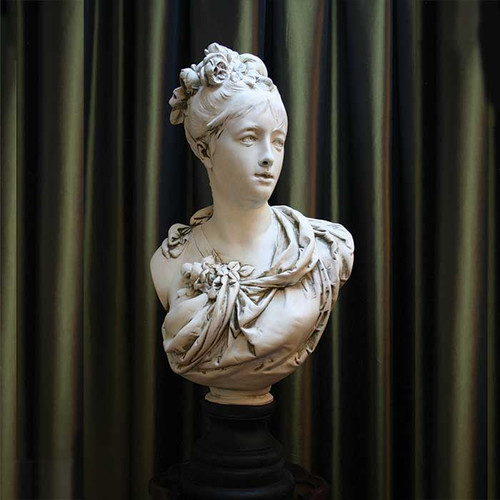 Mademoiselle Bust