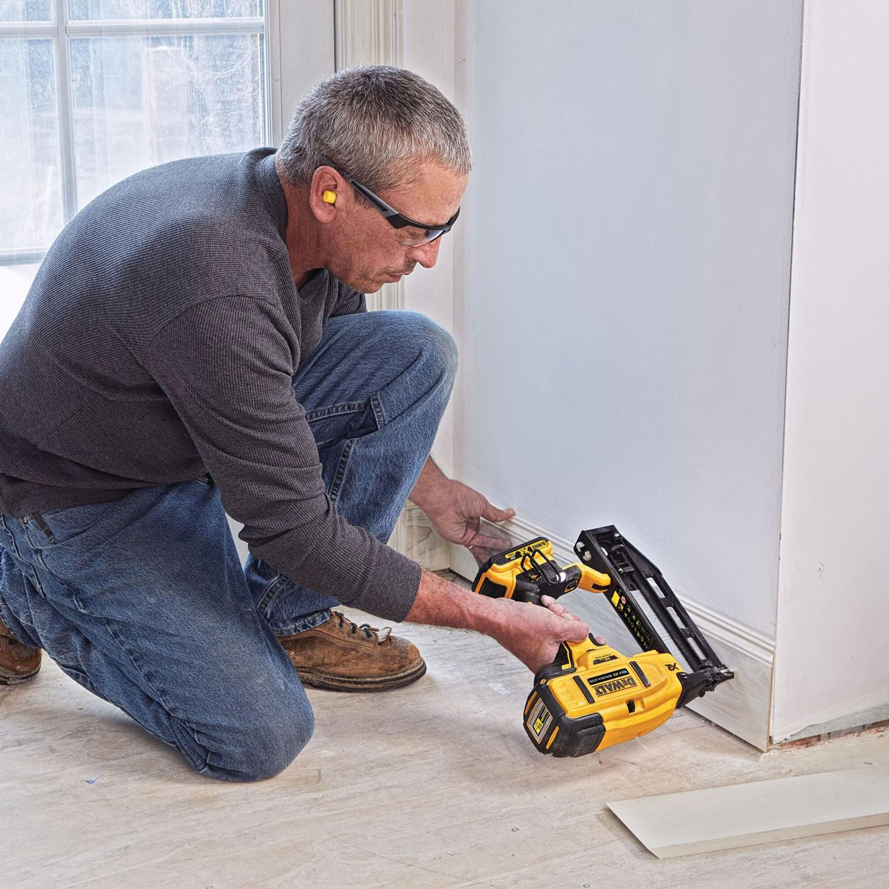 Dewalt DNBA1663GZ 63mm 16 Gauge Angled Galvanised 2nd Fix Nails replaces DT9904