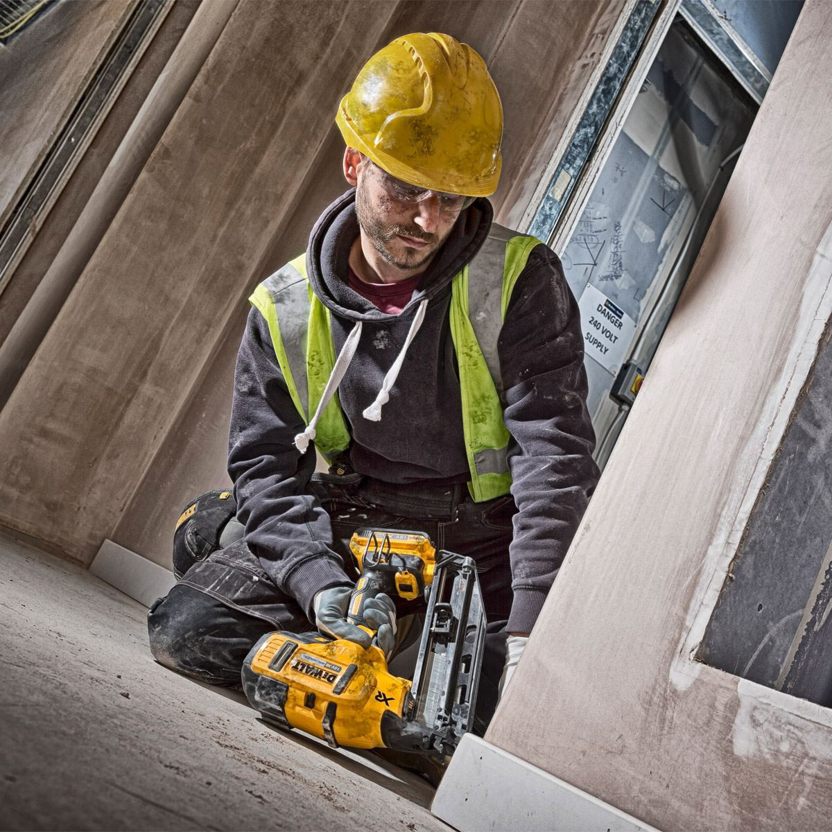 Dewalt DCN660N 18V XR Cordless li-ion Brushless 2nd Fix Nailer 16Ga - Body Only