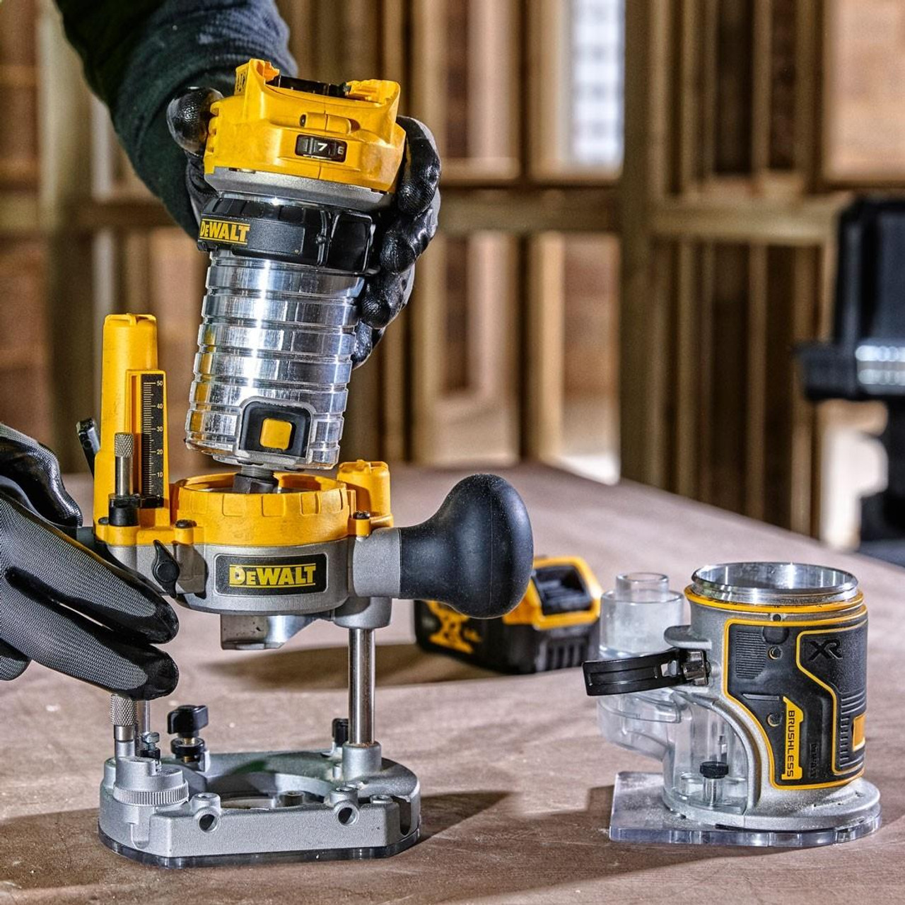 DeWalt DCW604NT-XJ 18v XR Li-ion BRUSHLESS Router/Trimmer Bare Unit with Extra Bases