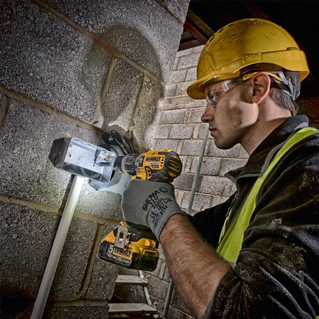 Dewalt DCD796P2 Combi Drill 18V XR Brushless Compact Lithium-Ion (2 x 5.0Ah Batteries)