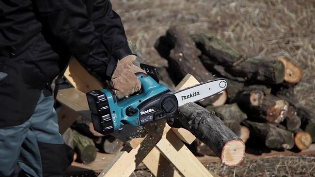 Makita DUC302Z 36V Cordless li-ion Chainsaw (Body Only) - accepts