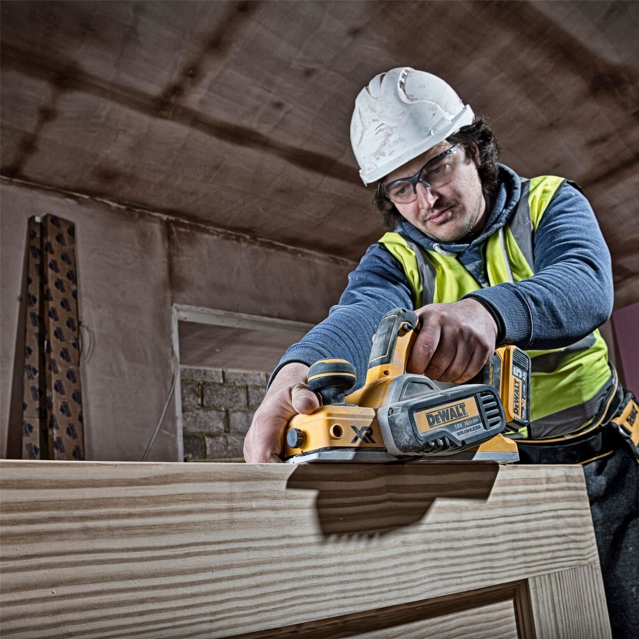 Dewalt DCP580N Planer Cordless Brushless 18V li-ion 82mm in Carry Case - Body Only