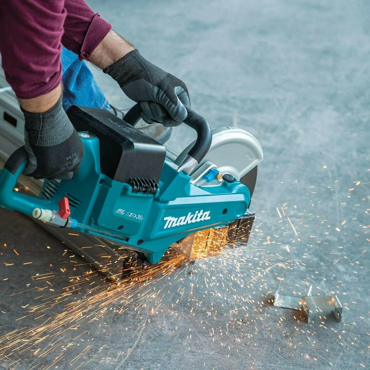 Makita DCE090T2X1 Twin 18v / 36v 9" Cordless Brushless Disc Cutter Saw - 2 X 5.0AH